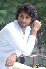 Vijay Deverakonda Interview About Pelli Choopulu Movie
